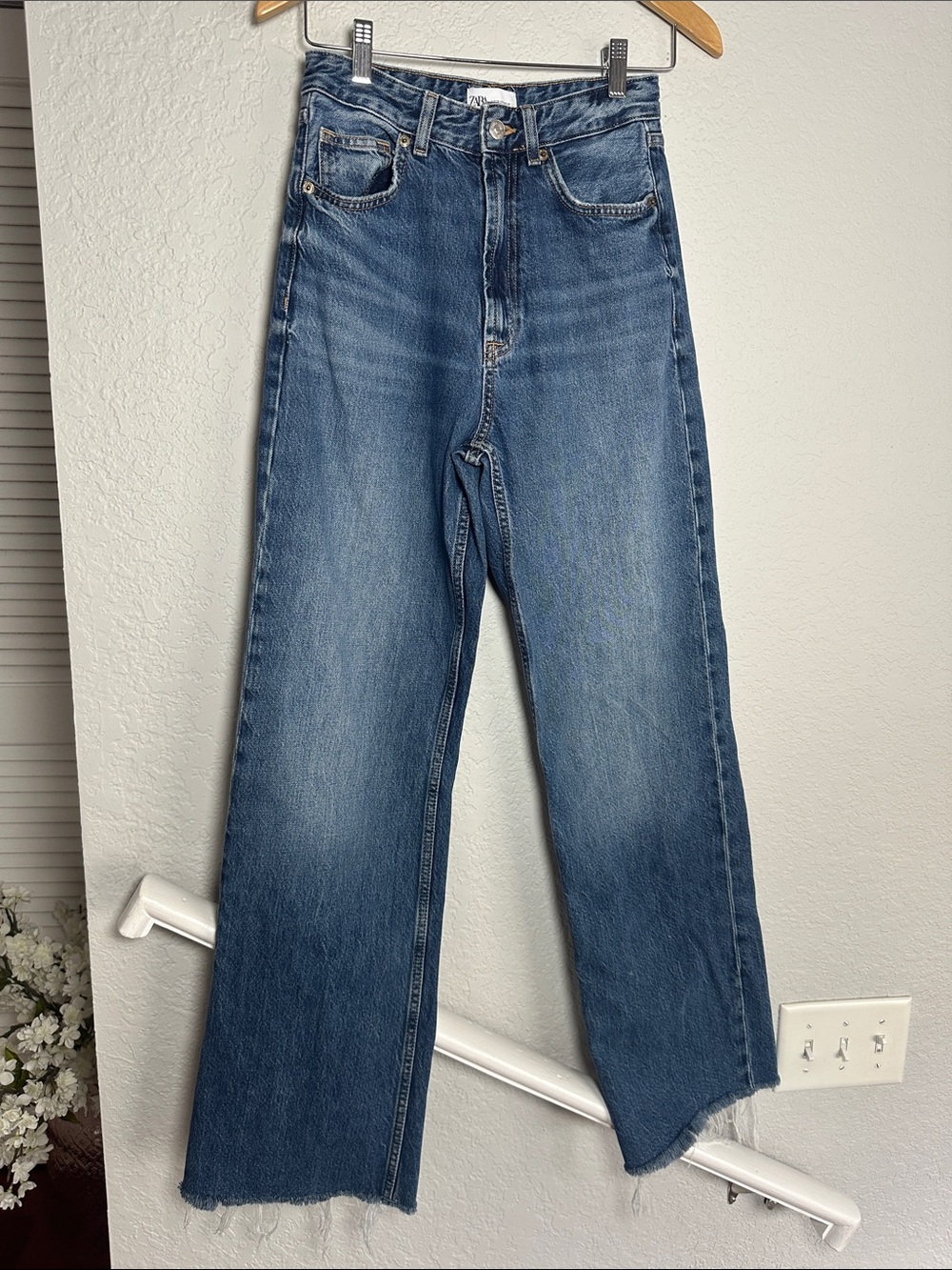 Zara High Rise Long Frayed Hem Denim Jeans 90s Size 6